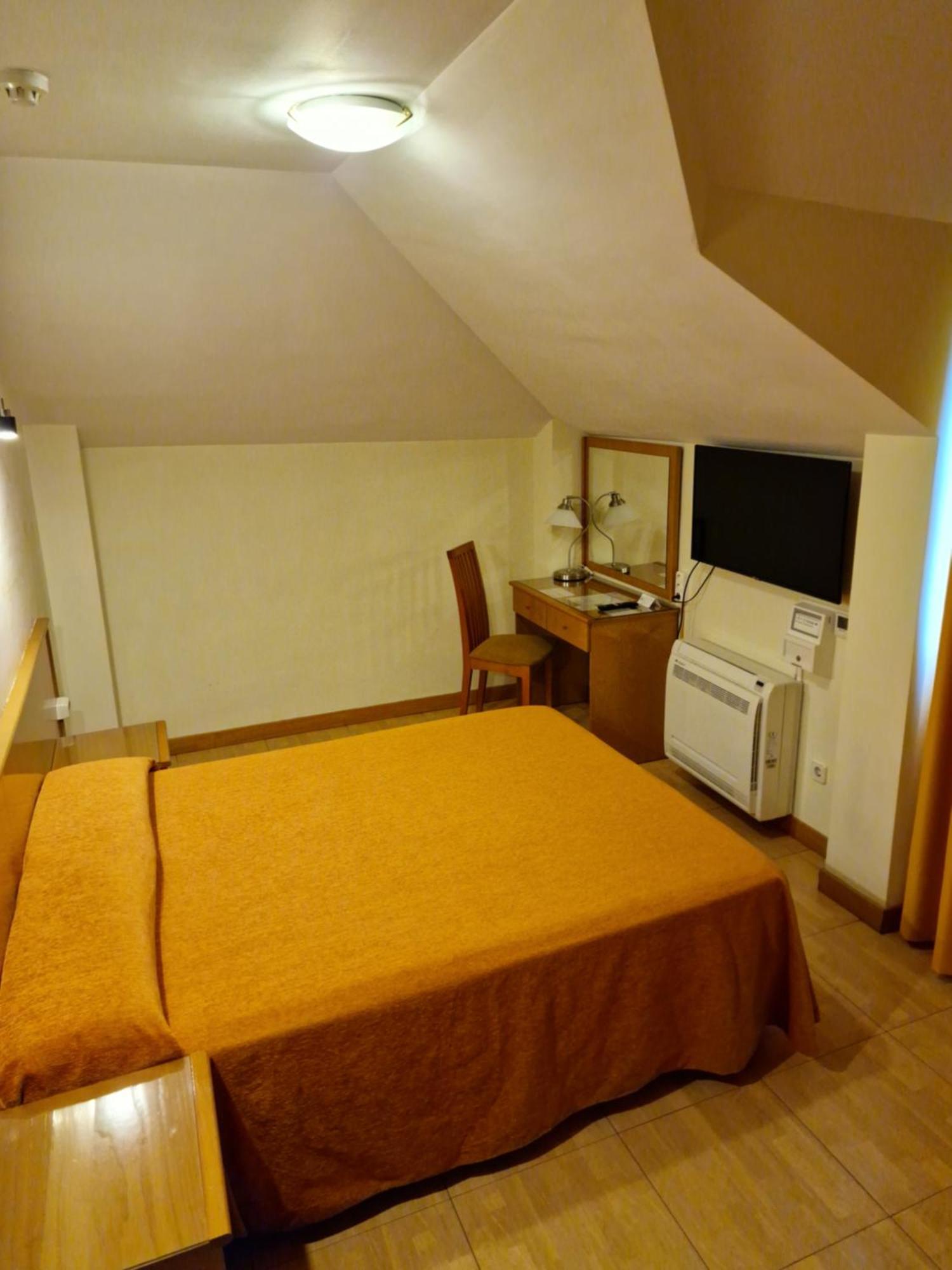Hotel Camargo Igollo Екстер'єр фото