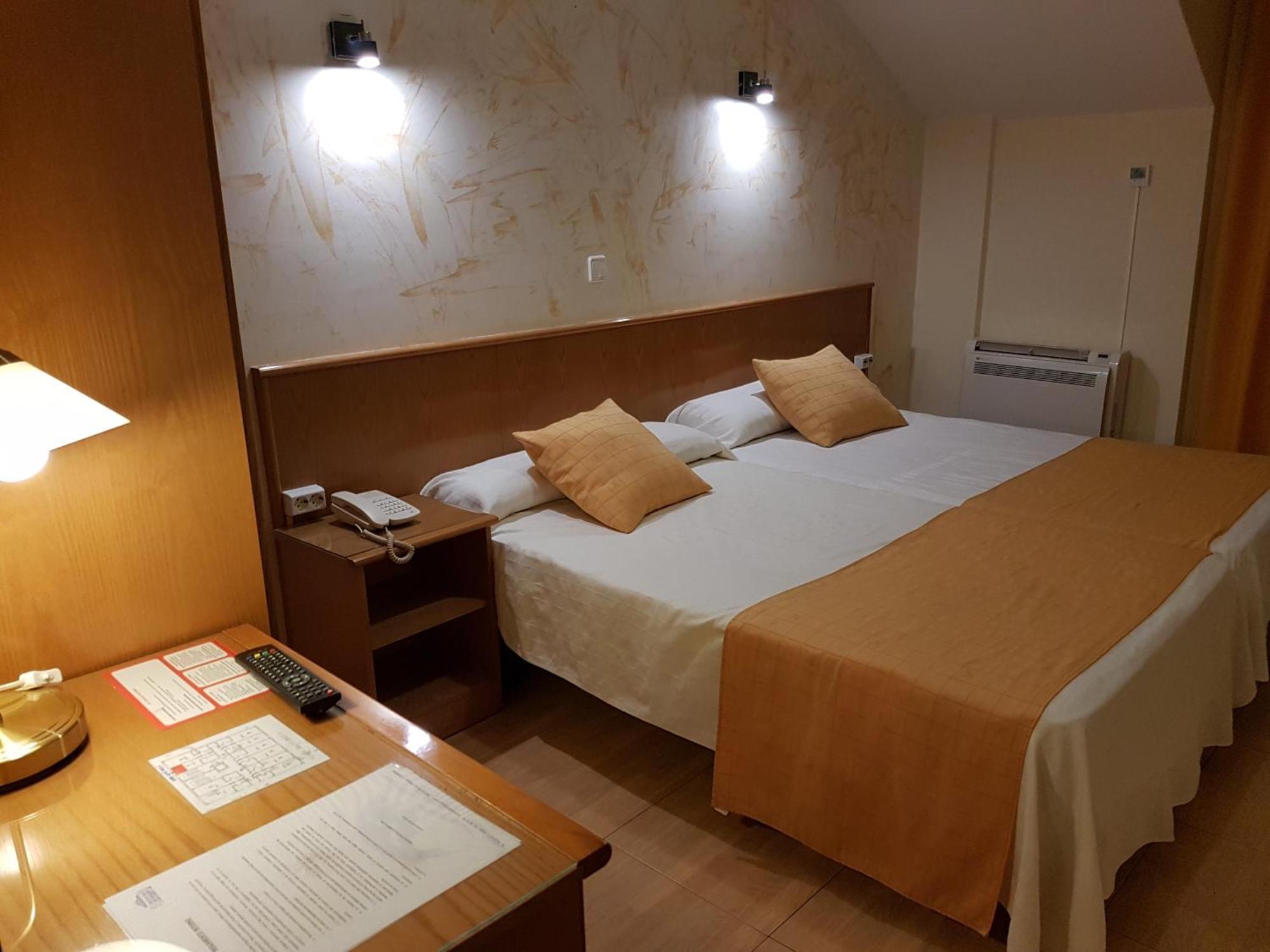 Hotel Camargo Igollo Екстер'єр фото