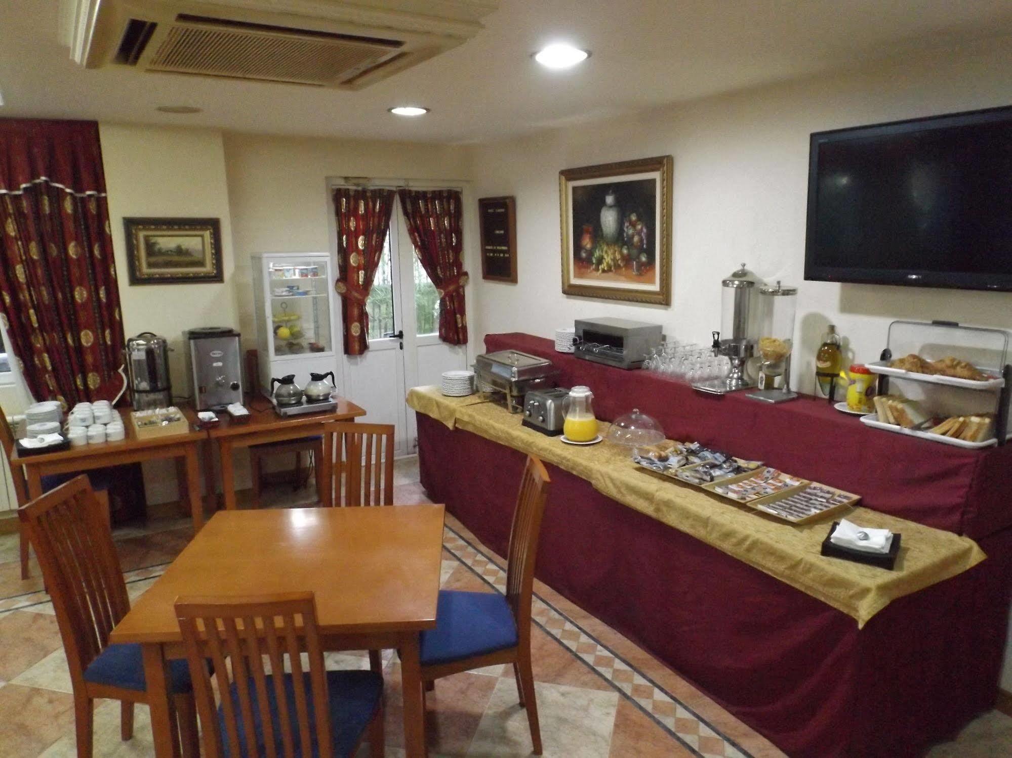 Hotel Camargo Igollo Екстер'єр фото